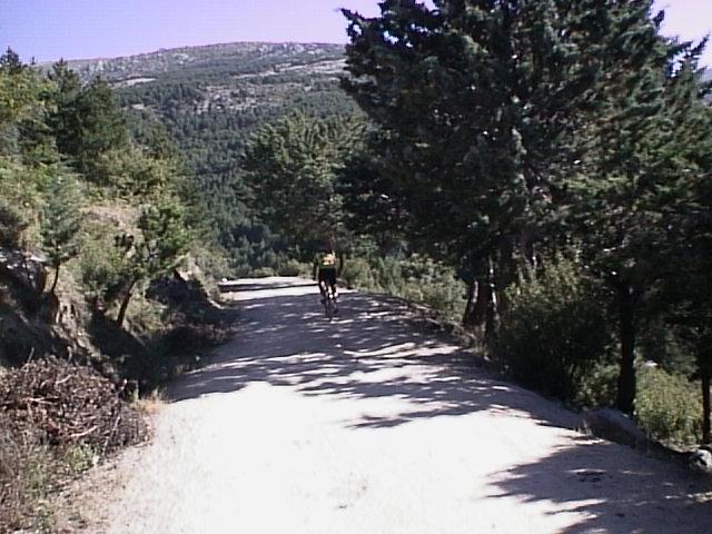 subiendo.JPG (65855 bytes)